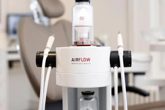 Airflow GBT (Guided Biofilm Therapy)