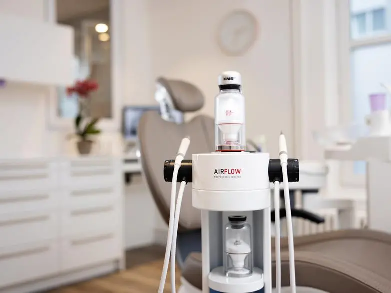 Professionelle Zahnreinigung mit modernster Technik