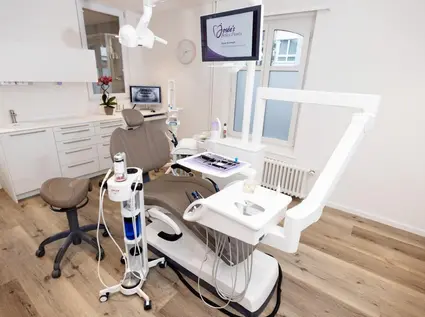 Dentalhygiene: Modern eingerichtete Praxis